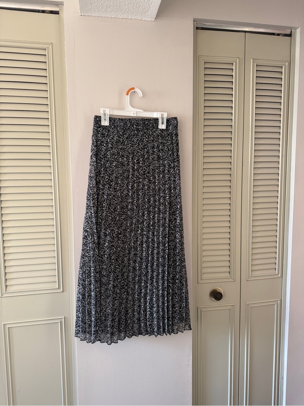 Black & White Pleated Floral Midi Skirt